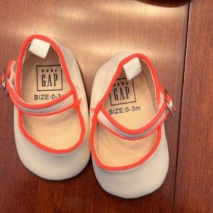 0 to 3 month baby gap shoes.